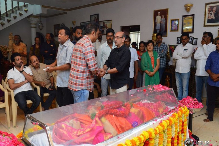 Celebrities-Pay-Homage-to-Vijaya-Nirmala-Garu